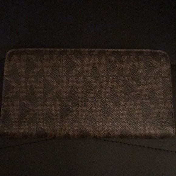 Michael Kors Leather Zippered Wallet - Picture 3 of 10